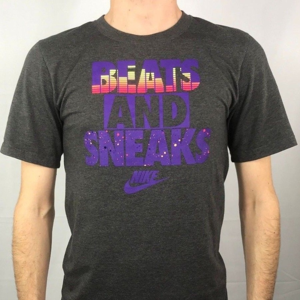 Nike T-Shirt Regular Fit Beats & Sneaks Gray Sz S